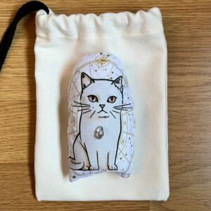 Amuleto Kuro - Blanco con cuarzo cristal